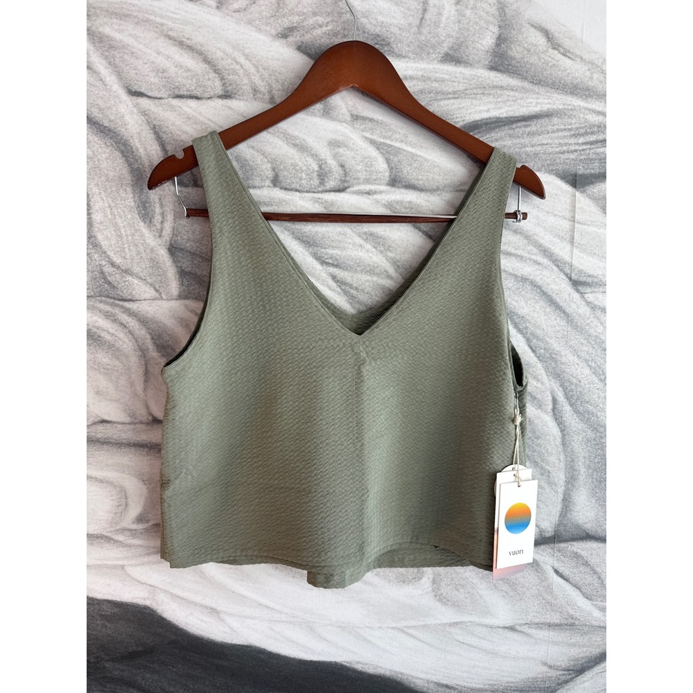 VUORI Villa Textured Crop Tank laurel green size MEDIUM nwt